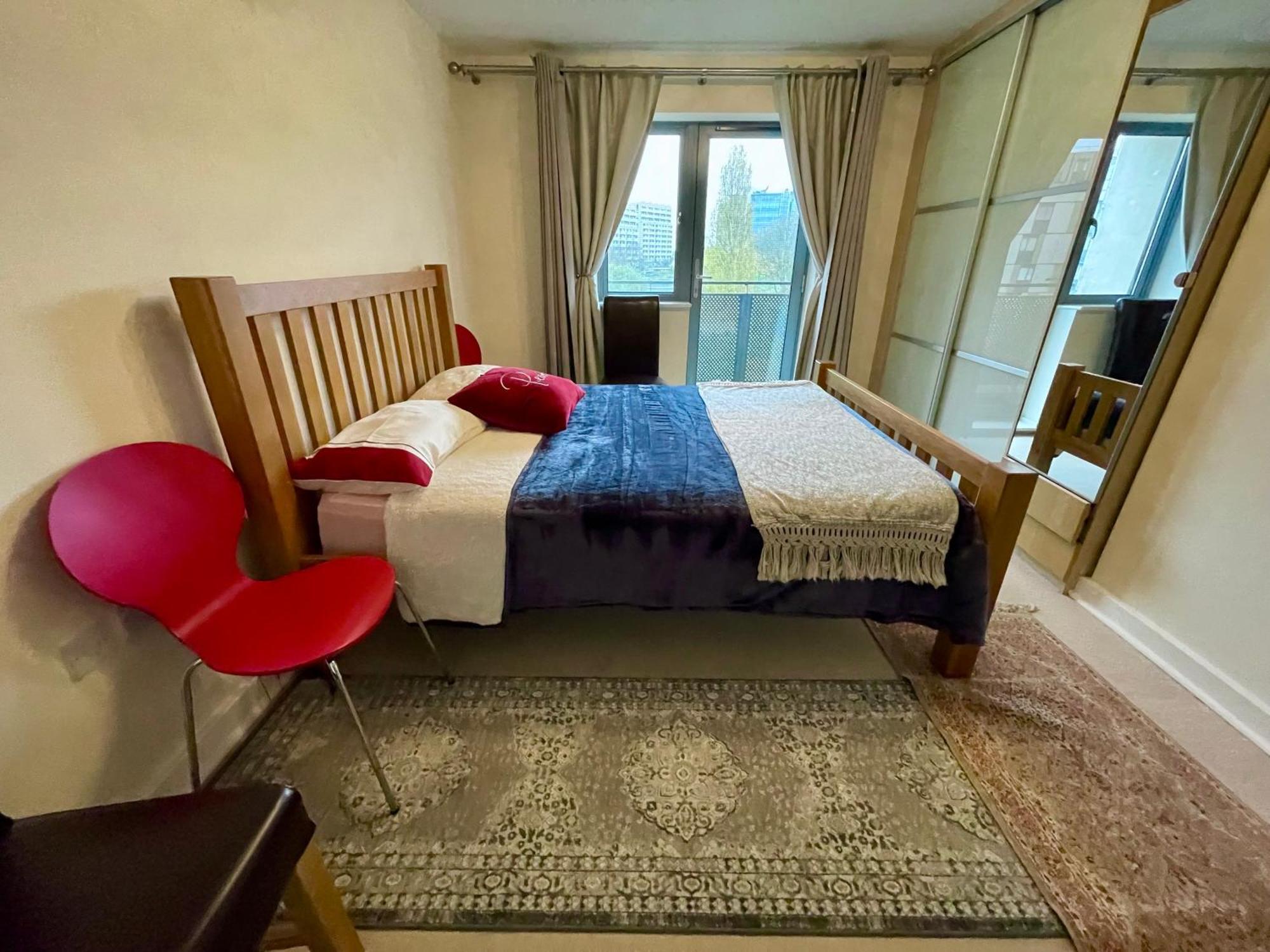 Luxury 2 Bedroom Apartment- Lake View - Free Parking - Wembley Stadium 5Km Londyn Zewnętrze zdjęcie