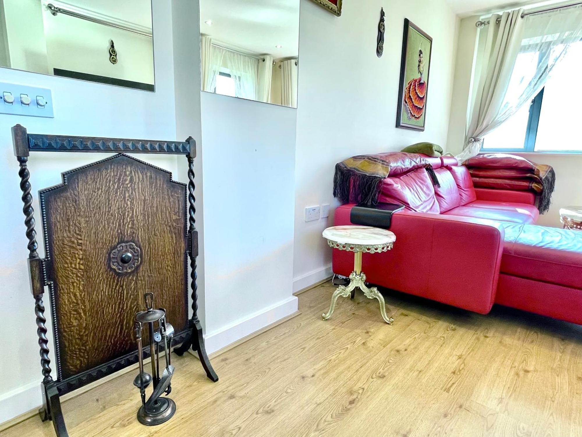 Luxury 2 Bedroom Apartment- Lake View - Free Parking - Wembley Stadium 5Km Londyn Zewnętrze zdjęcie