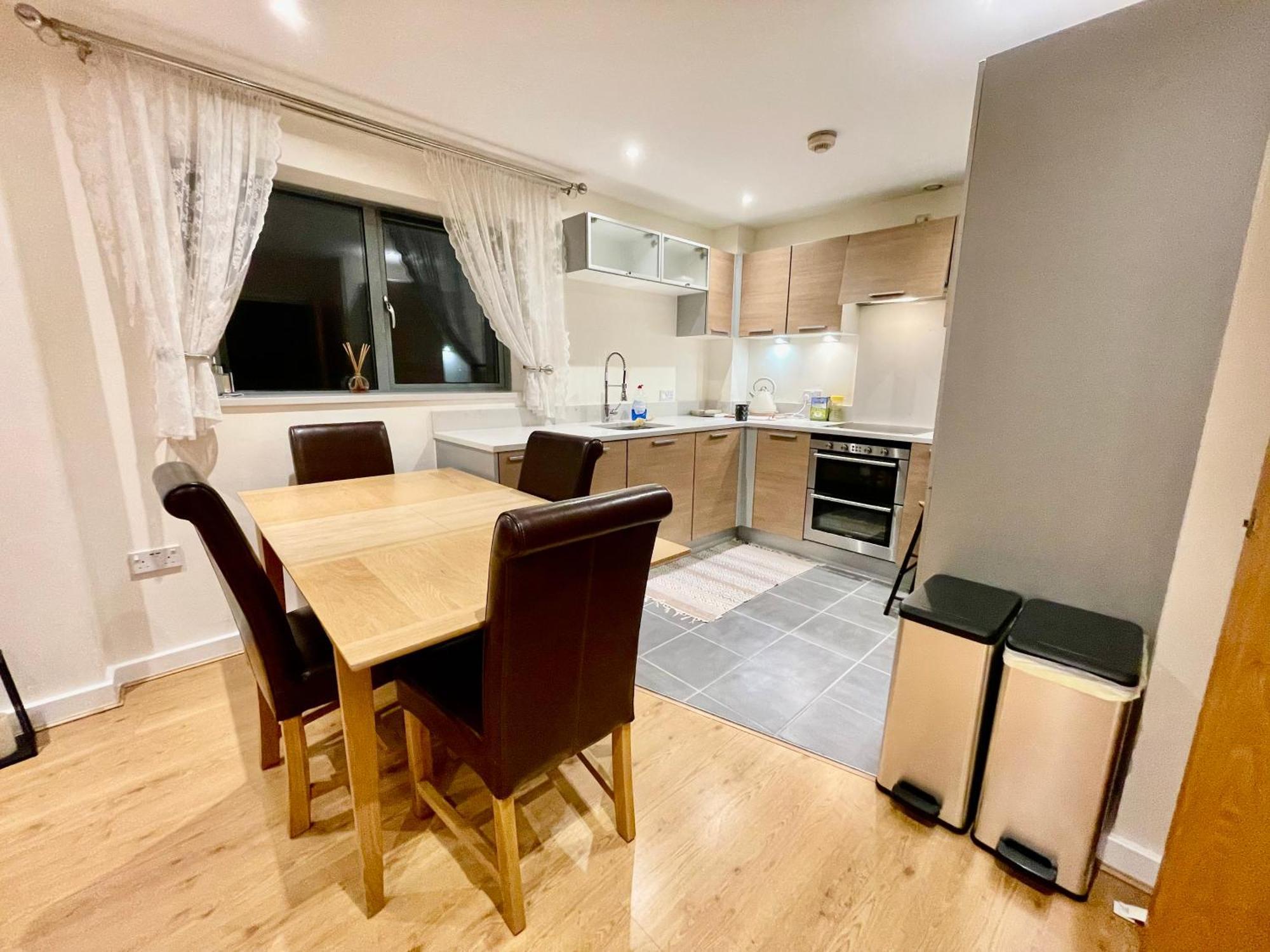 Luxury 2 Bedroom Apartment- Lake View - Free Parking - Wembley Stadium 5Km Londyn Zewnętrze zdjęcie
